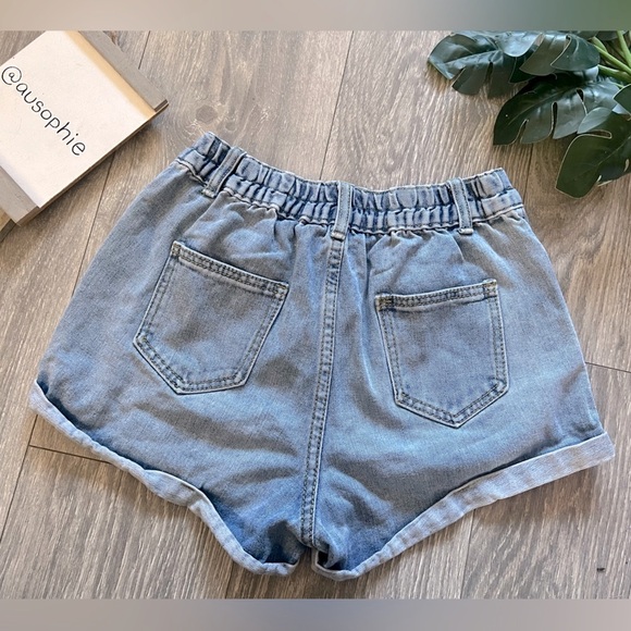 Solar system patch high waisted elastic band cuffed shorts. - Picture 3 of 6